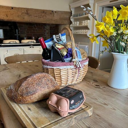 Beautiful Cotswold Farmhouse With Hot Tub マンチェスター エクステリア 写真