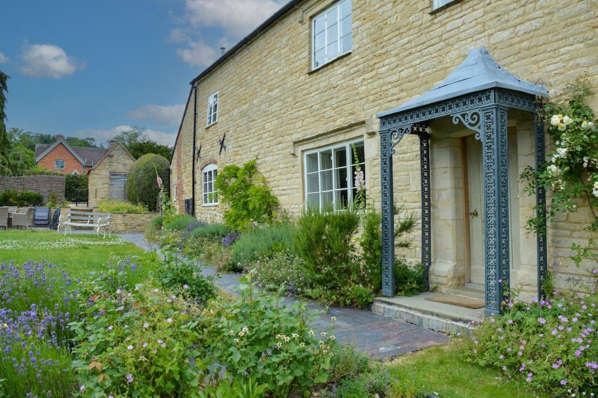 Beautiful Cotswold Farmhouse With Hot Tub マンチェスター エクステリア 写真