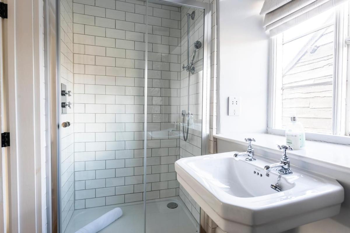 Beautiful Cotswold Farmhouse With Hot Tub マンチェスター エクステリア 写真