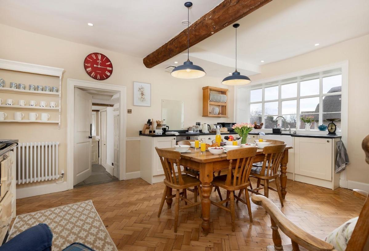 Beautiful Cotswold Farmhouse With Hot Tub マンチェスター エクステリア 写真