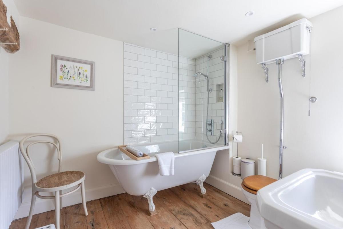 Beautiful Cotswold Farmhouse With Hot Tub マンチェスター エクステリア 写真