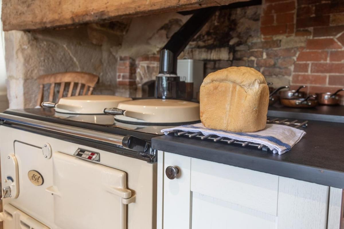 Beautiful Cotswold Farmhouse With Hot Tub マンチェスター エクステリア 写真