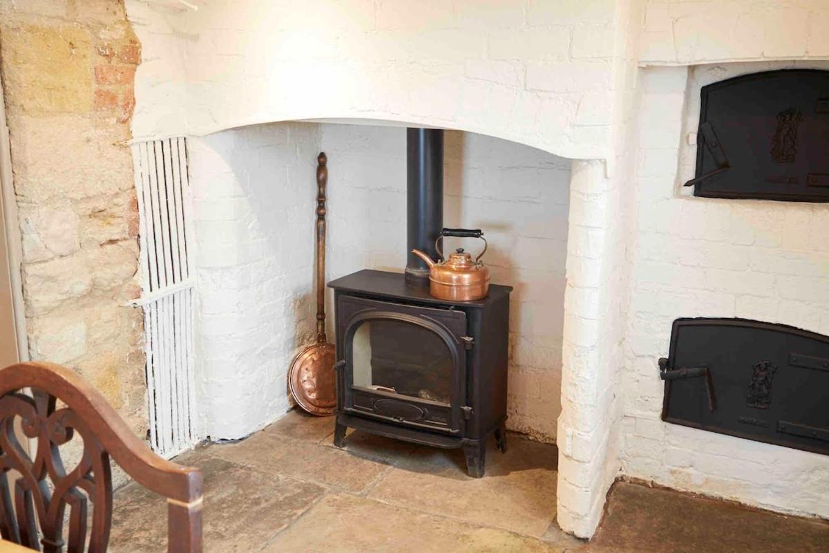 Beautiful Cotswold Farmhouse With Hot Tub マンチェスター エクステリア 写真