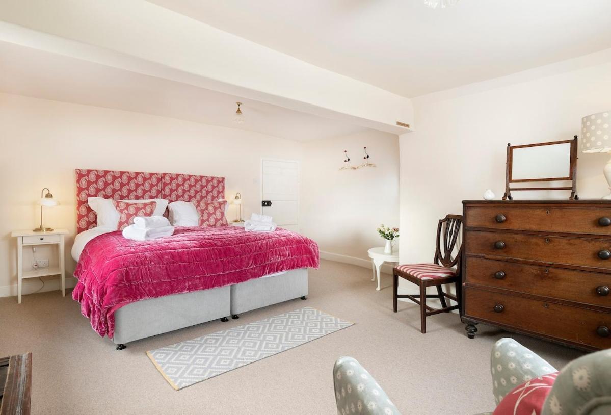 Beautiful Cotswold Farmhouse With Hot Tub マンチェスター エクステリア 写真