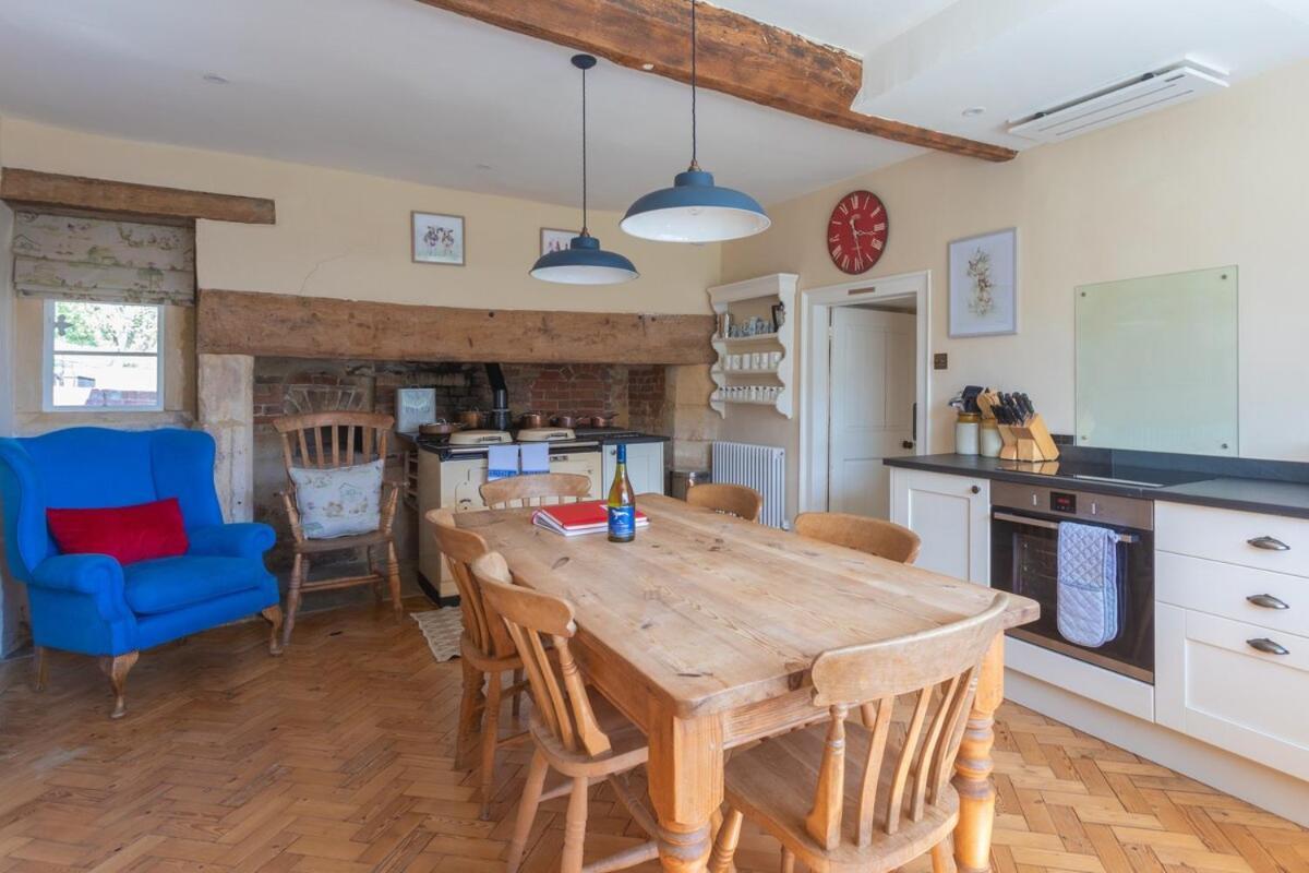 Beautiful Cotswold Farmhouse With Hot Tub マンチェスター エクステリア 写真