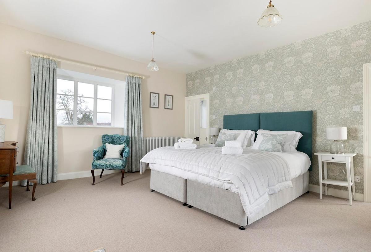 Beautiful Cotswold Farmhouse With Hot Tub マンチェスター エクステリア 写真